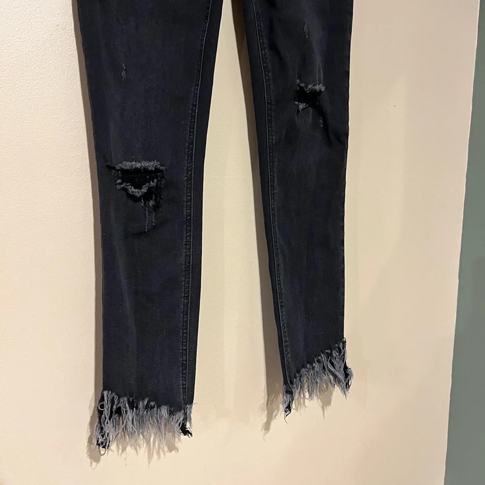 Free People Women's Size 27 Grey Black Distressed With Raw Frayed Hem Skinny